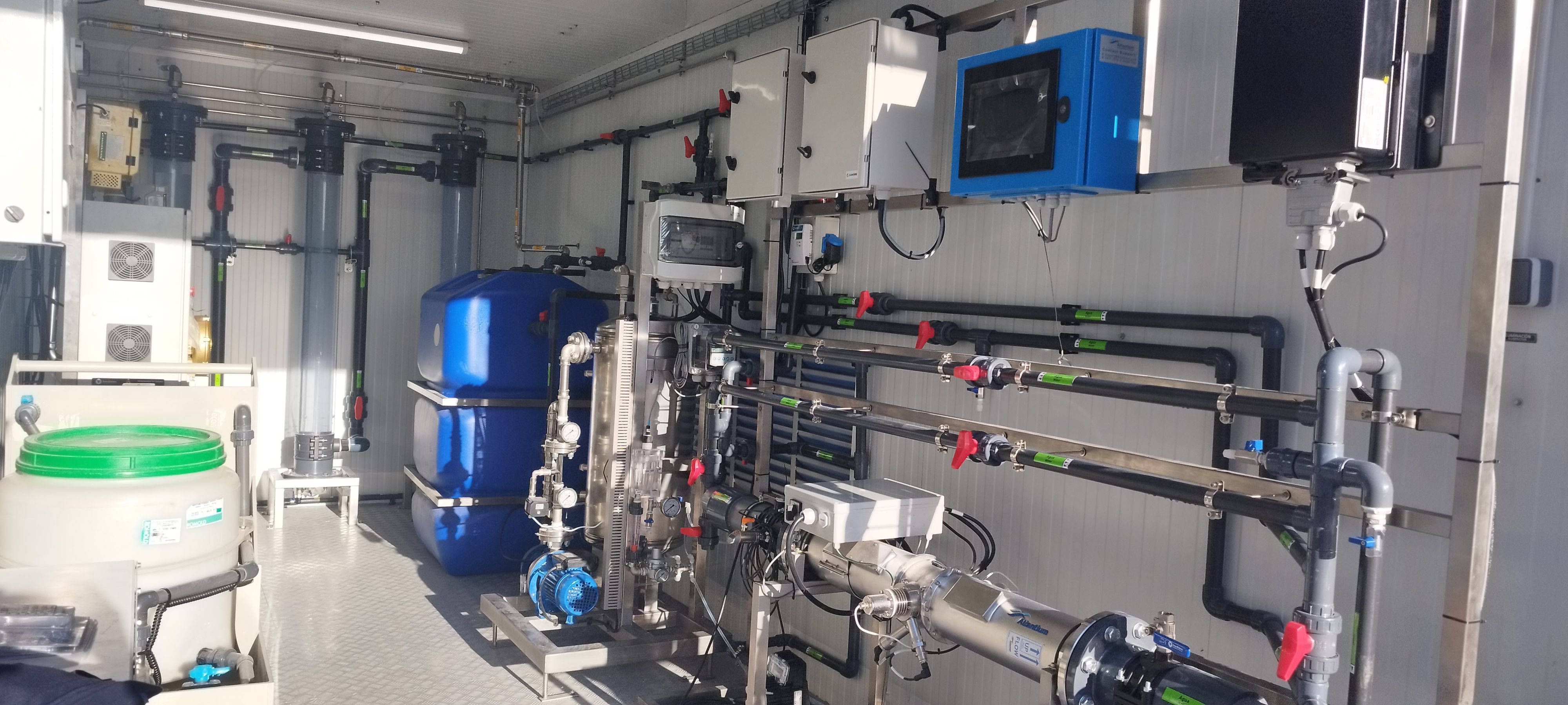 Ozonation for the elimination of emerging contaminants in the water cycle